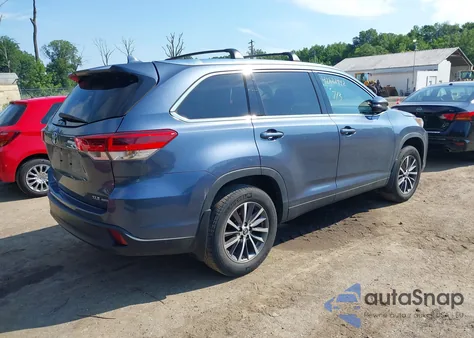 2019 Toyota Highlander Xle z USA, uszkodzony, nr VIN 5TDJZRFH9KS734440
